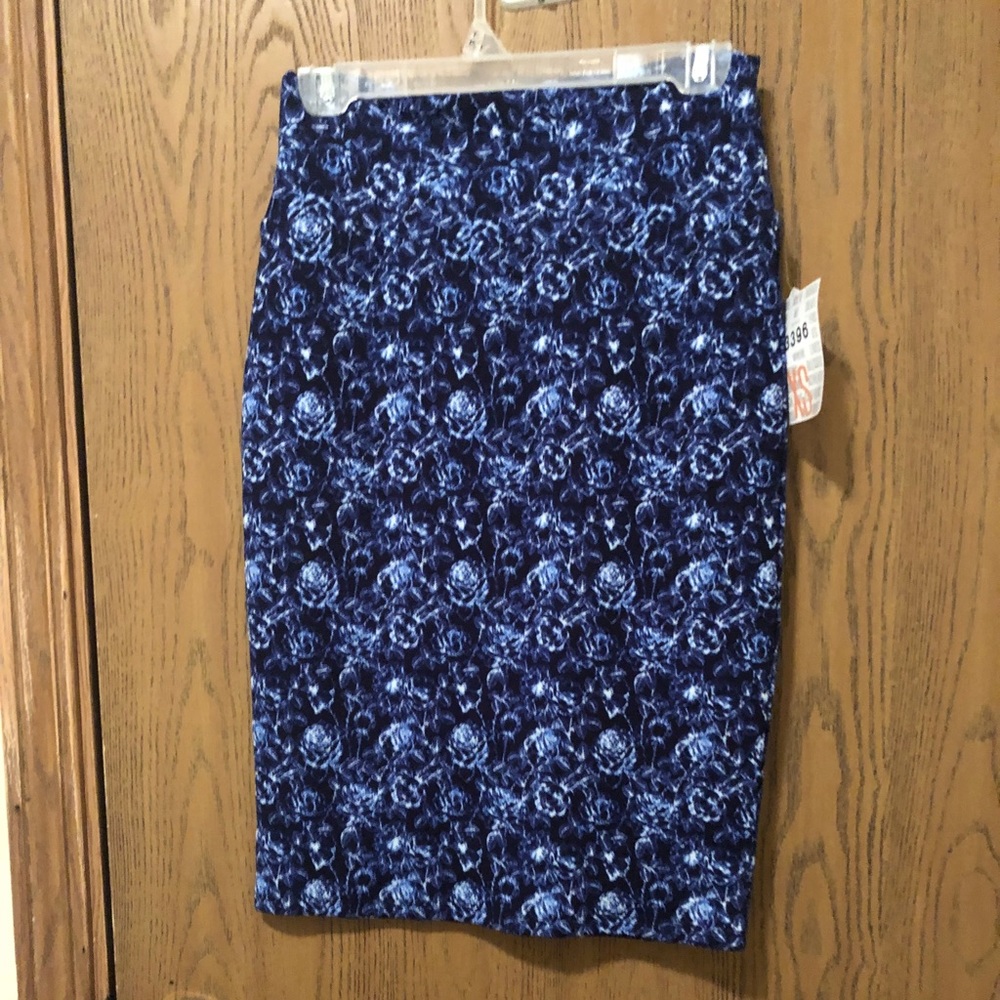 Brand new LulaRoe Cassie skirt